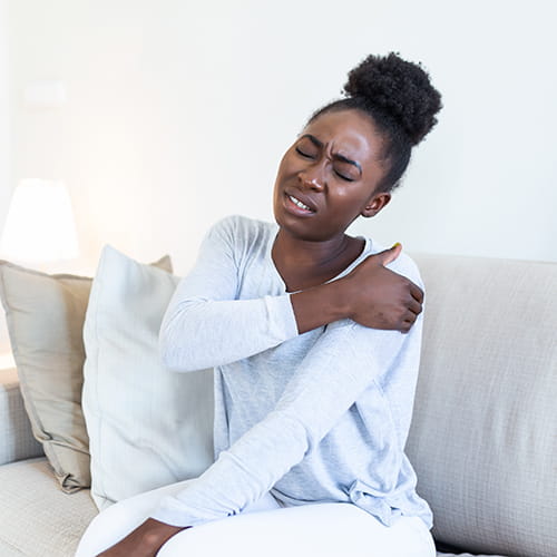 woman with shoulder pain
